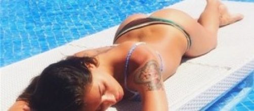 Belen Rodriguez relax a Ibiza