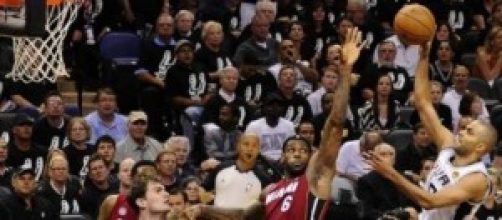 Basket NBA, San Antonio-Miami è la finale