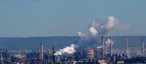 Ilva di Taranto vista dal mare 