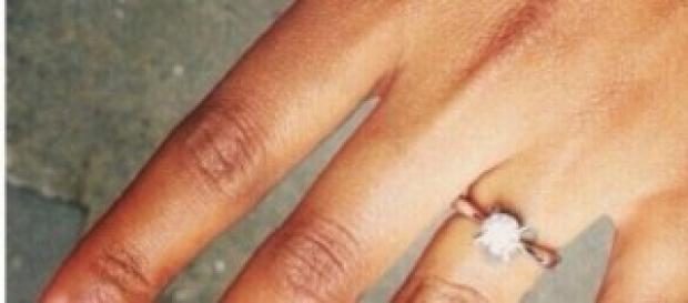 Fanny mostra sui social il suo anello Tiffany Fanny mostra sui social il suo anello Tiffany