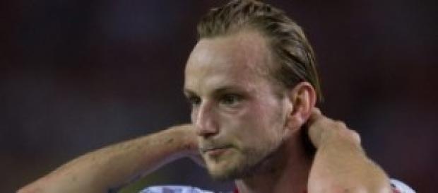 Rakitic firma por el FC Barcelona por 18 millones. Rakitic firma por el FC Barcelona por 18 millones.