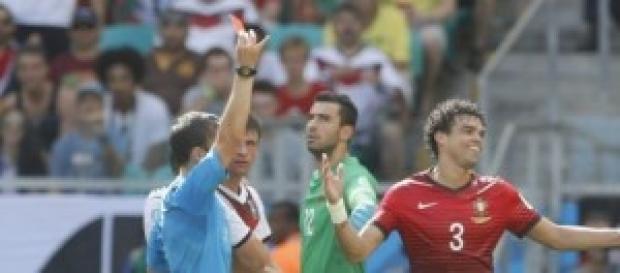 Pepe ve la tarjeta roja. Propiedad: 20Minutos Pepe ve la tarjeta roja. Propiedad: 20Minutos