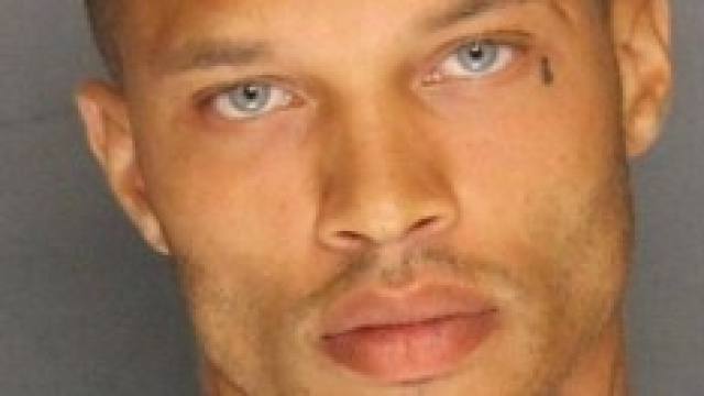 Diventa virale la foto del sexy-detenuto.