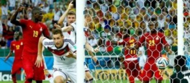 Miroslav Klose anota el 2-2. Foto: actualidades.es Miroslav Klose anota el 2-2. Foto: actualidades.es
