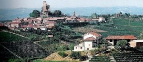 Tipico eno-paesaggio urbano delle Langhe