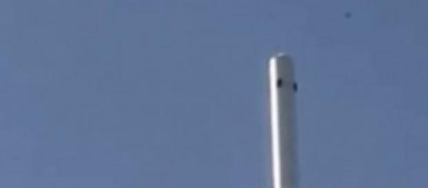 L'Ufo che ha sfiorato il missile durante un lancio L'Ufo che ha sfiorato il missile durante un lancio