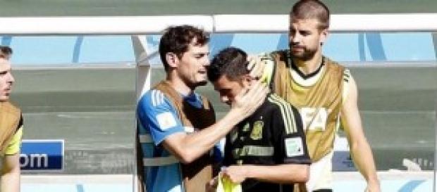 Villa, consolado por sus compañeros. Foto: Marca Villa, consolado por sus compañeros. Foto: Marca