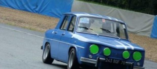 Une R8 Gordini en pleine action Une R8 Gordini en pleine action