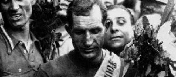 Bartali, victorioso en el Tour de Francia de 1948 Bartali, victorioso en el Tour de Francia de 1948