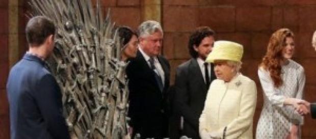 La reina Isabel II en el rodaje de Juego de Tronos La reina Isabel II en el rodaje de Juego de Tronos