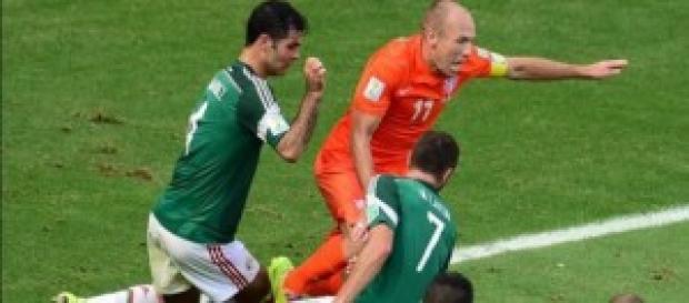 Penalti de Márquez sobre Robben Penalti de Márquez sobre Robben
