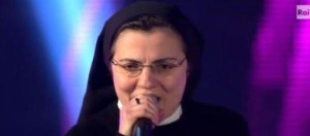Suor Cristina durante una sua performance Suor Cristina durante una sua performance
