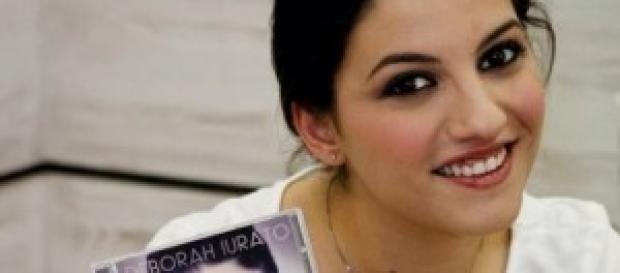 Deborah, vincitrice di Amici13, con il suo album. Deborah, vincitrice di Amici13, con il suo album.