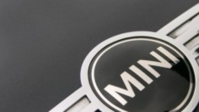 La mitica Mini diventa 5 porte