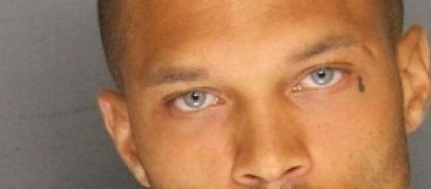 La foto segnaletica di Jeremy Meeks La foto segnaletica di Jeremy Meeks