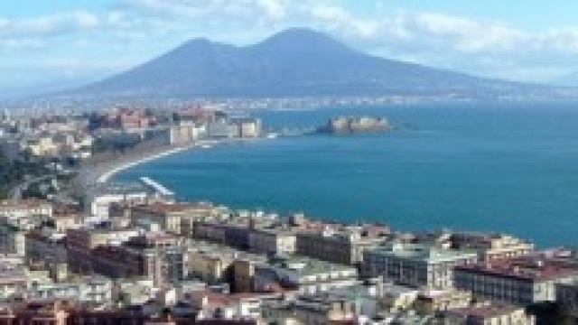 Una veduta della citt&agrave; di Napoli