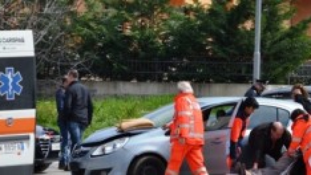 Incidente stradale con feriti e soccorsi