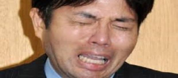 Los lloros de un político Japones Los lloros de un político Japones