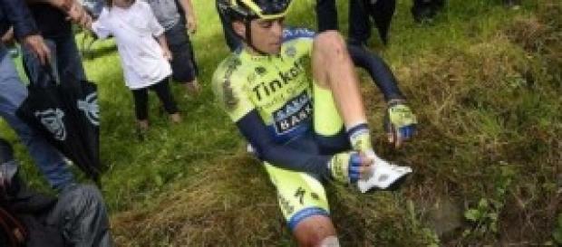 Fuerte caída de Contador. Fuerte caída de Contador.