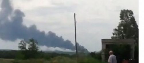 Prime immagini dell'aereo precipitato in Ucraina.