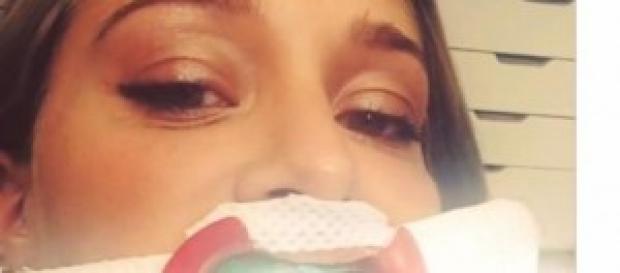 Belen, foto dal dentista che attira le critiche. Belen, foto dal dentista che attira le critiche.
