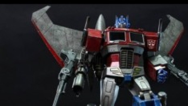 Dalla Hot Toys arriva un nuovo Optimus Prime