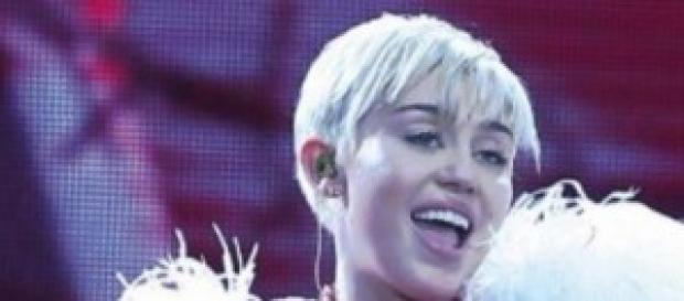 Miley Cirus è una grande amante dei cani Miley Cirus è una grande amante dei cani