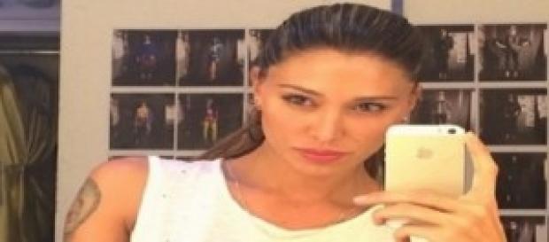 Belen Rodriguez criticata su Facebook Belen Rodriguez criticata su Facebook
