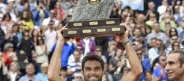 Pablo Andujar levanta el titulo en Gstaad. Pablo Andujar levanta el titulo en Gstaad.