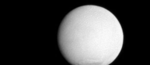 Dal polo sud di Encelado gli sbuffi dei geysers