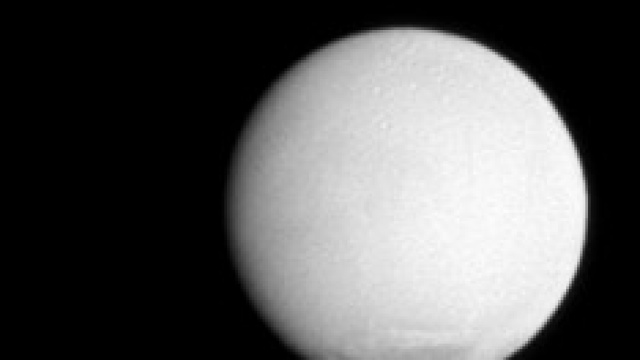 Dal polo sud di Encelado gli sbuffi dei geysers