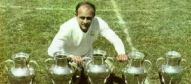 Ha fallecido Alfredo Di Estéfano, el más grande. Ha fallecido Alfredo Di Estéfano, el más grande.