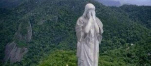 Ni Cristo redentor podía ver tal desastre Ni Cristo redentor podía ver tal desastre