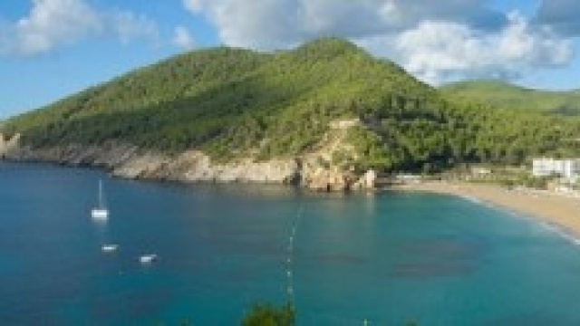 Ibiza, citt&agrave; dalle molte discoteche e divertimento