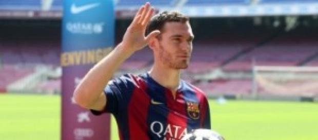 Vermaelen en su presentación con el FC Barcelona Vermaelen en su presentación con el FC Barcelona