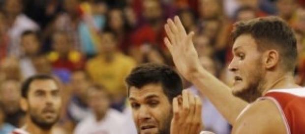Felipe Reyes en una de sus acciones del partido Felipe Reyes en una de sus acciones del partido