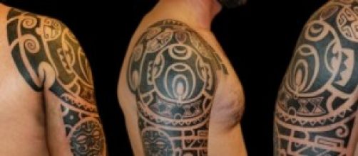 Un tipico tatuaggio con simbolo maori