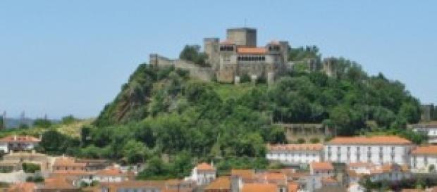 Castelo de Leiria, dominando o centro histórico Castelo de Leiria, dominando o centro histórico