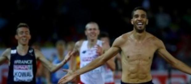 El francés entrando sin camiseta en linea de emta. El francés entrando sin camiseta en linea de emta.