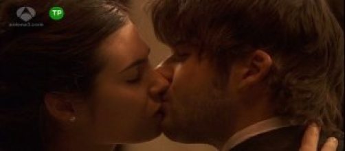 Gonzalo e Maria, il bacio più bello (il primo)