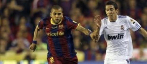 Di María y Dani Alves en un derbi Di María y Dani Alves en un derbi