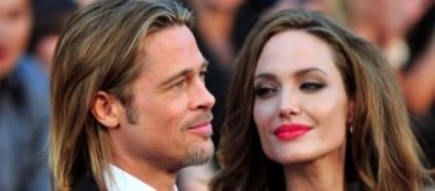 Brad Pitt e Angelina Jolie sposi il 23 agosto. Brad Pitt e Angelina Jolie sposi il 23 agosto.