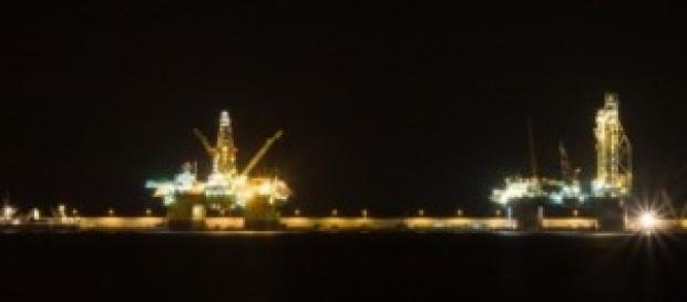 Torres petroleras en el Puerto de Las Palmas Torres petroleras en el Puerto de Las Palmas