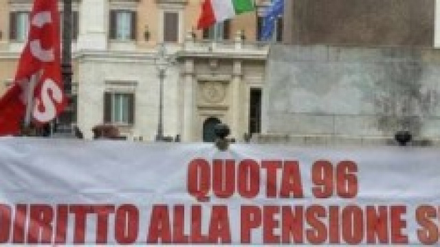 Uno degli striscioni della protesta Quota 96.