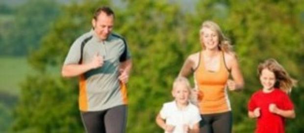 familia practicando deporte familia practicando deporte