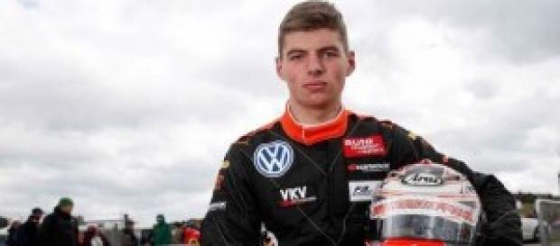 Max Verstappen - um adolescente na F1 Max Verstappen - um adolescente na F1