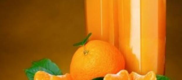 Rico zumo de naranjas recién exprimidas Rico zumo de naranjas recién exprimidas