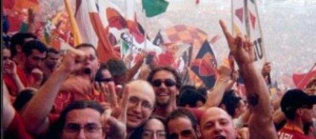Tifosi della Roma in festa per vittoria di ieri. Tifosi della Roma in festa per vittoria di ieri.