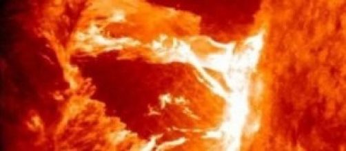 Immagini di una eruzione sulla superficie del Sole