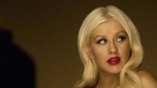 Christina Aguilera mostra il pancione.